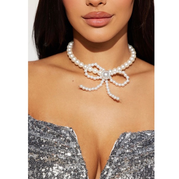 Pearly Bow Tie Necklace - Picture 5 of 7